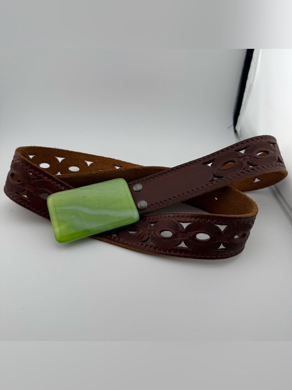 VTG Lucky Brand Brown Leather Belt w/Green Fused Glass Buckle Size Medium